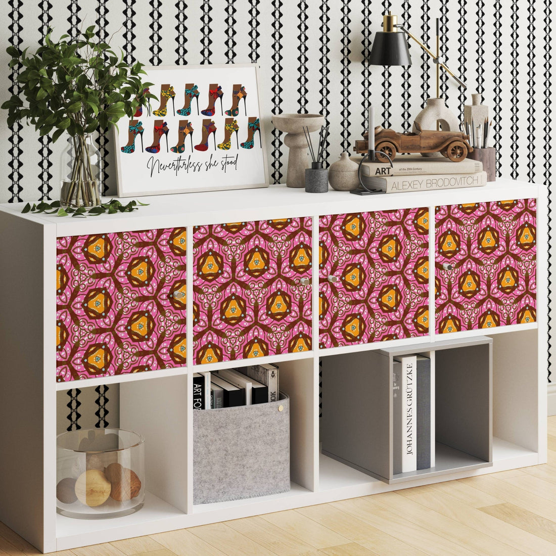 Room with Afrocentric home decor